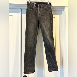 Like new GAP straight high rise jean size 27/4